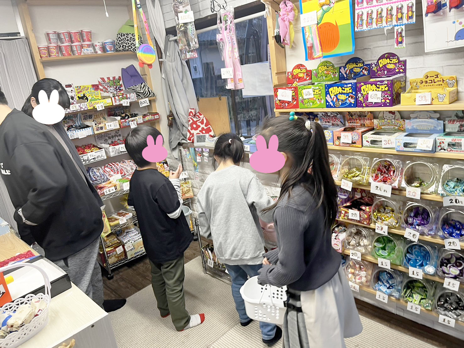 恒例の駄菓子屋さんへ♪
